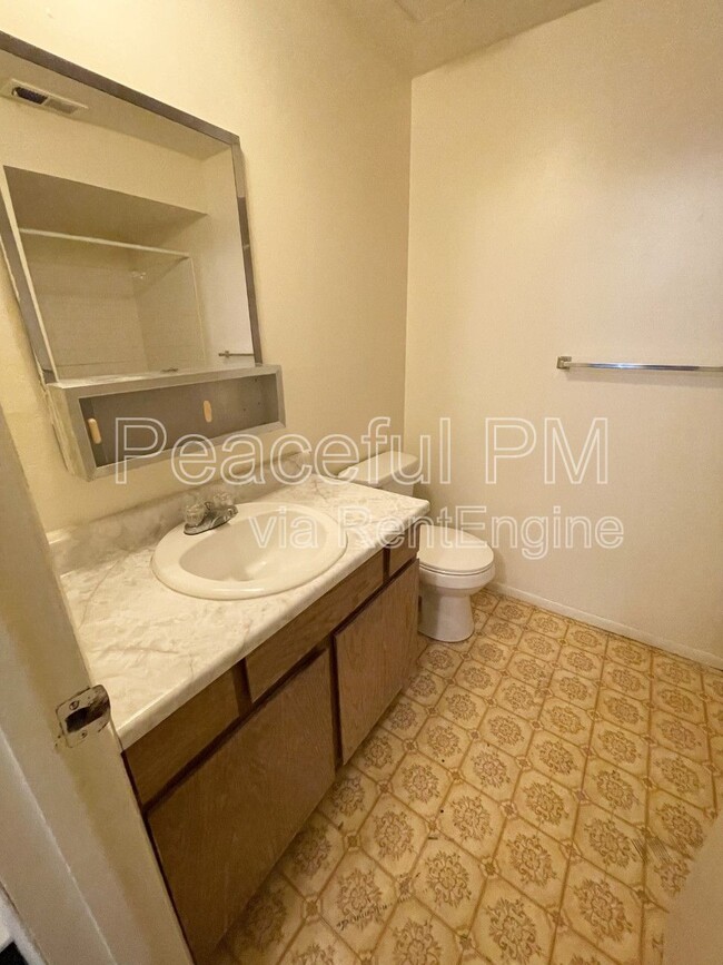 Building Photo - 4693 S Arlington Park Dr