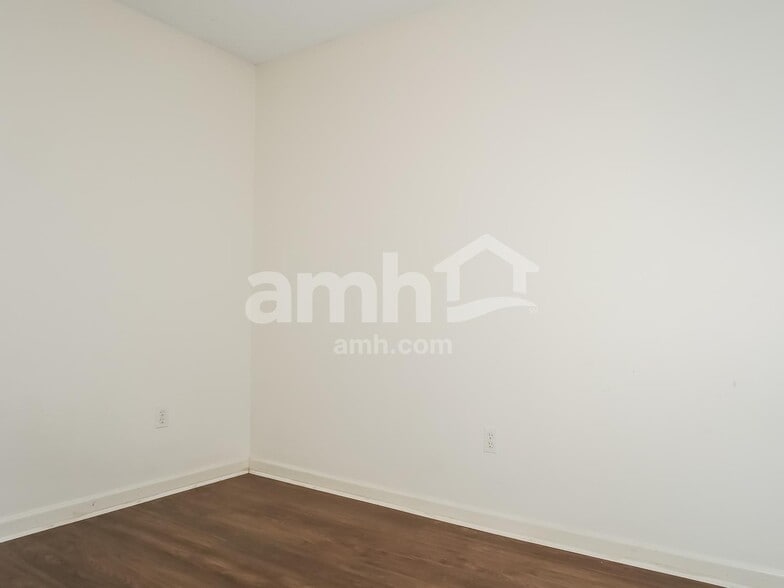 Building Photo - 660 Timber Creek S