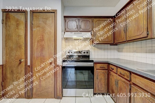 Building Photo - 3920 Tamarisk Dr