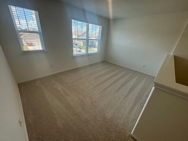 Building Photo - 148 Acorn Cir