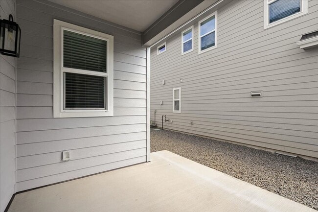 Building Photo - Spacious 4-Bedroom Home with Modern Comforts
