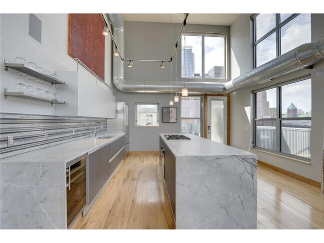 Building Photo - 521 S 7th St