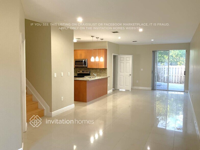 Building Photo - 7663 N Southwood Cir