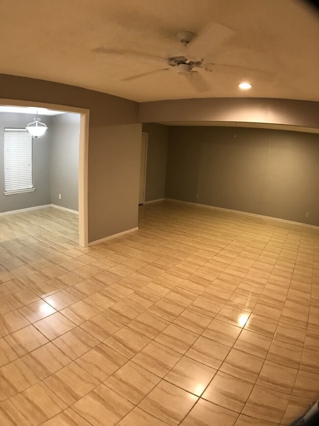 Building Photo - 906 Old Angleton Rd