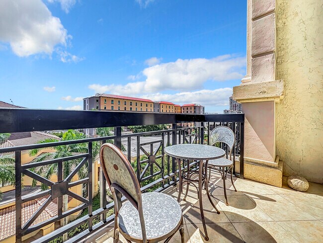 Building Photo - 801 S Olive Ave