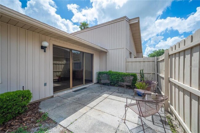 Building Photo - 4231 Oak Loop