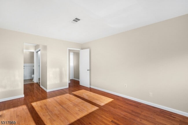 Building Photo - 41 Mt Kemble Ave