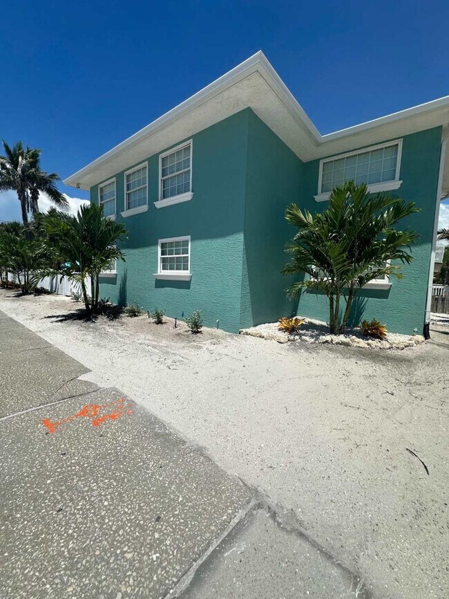 Building Photo - 100 7th St S