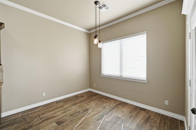 Building Photo - 3613 Regal Dr