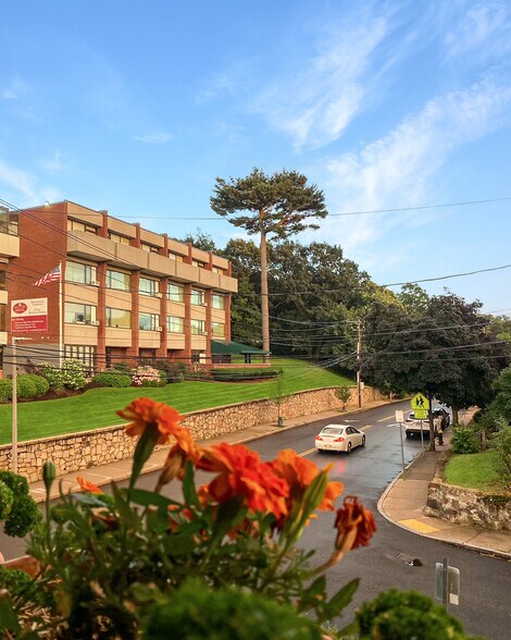 Building Photo - 159 Forest Hills St