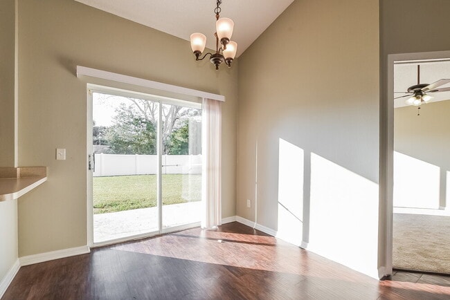 Building Photo - 70 Pine Arbor Dr