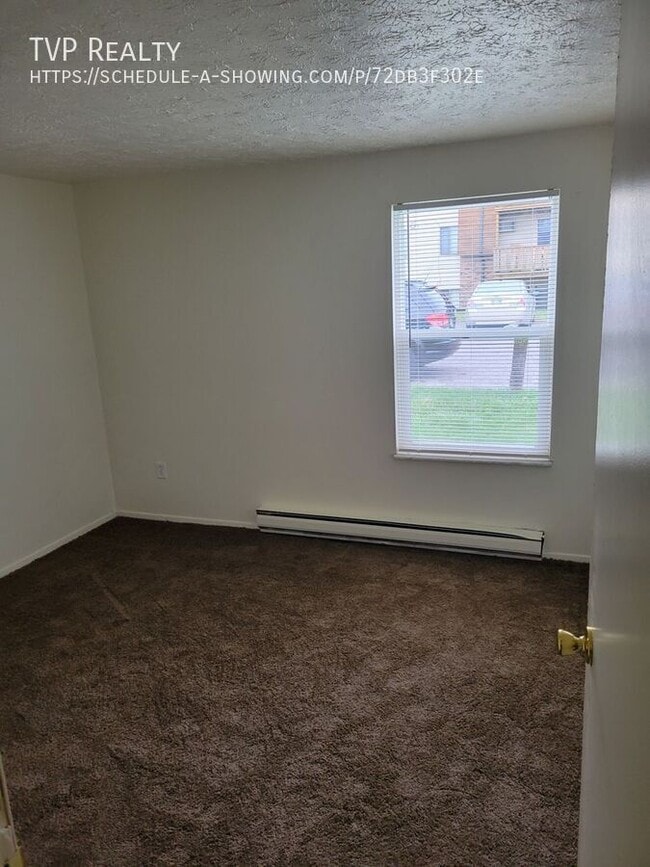 Building Photo - 128 Fox Hill Ln
