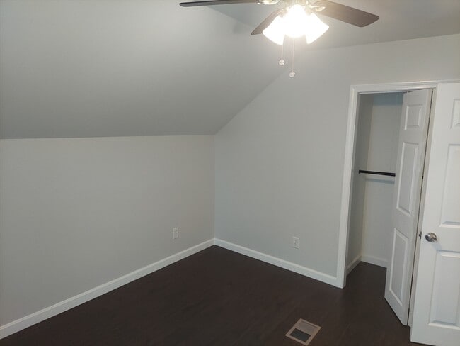 Building Photo - 8 Phillips St