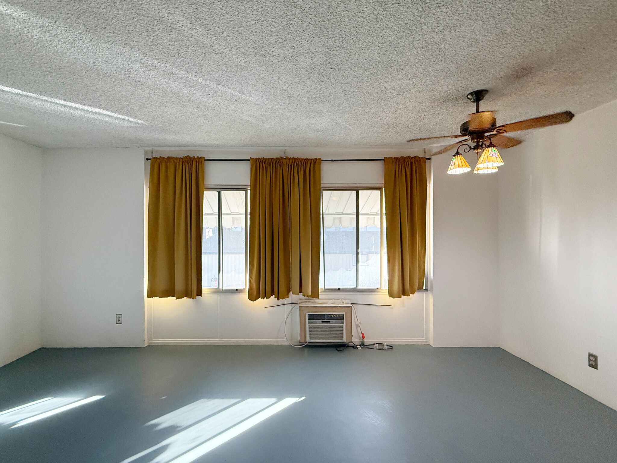 Building Photo - 250 Linden Ave