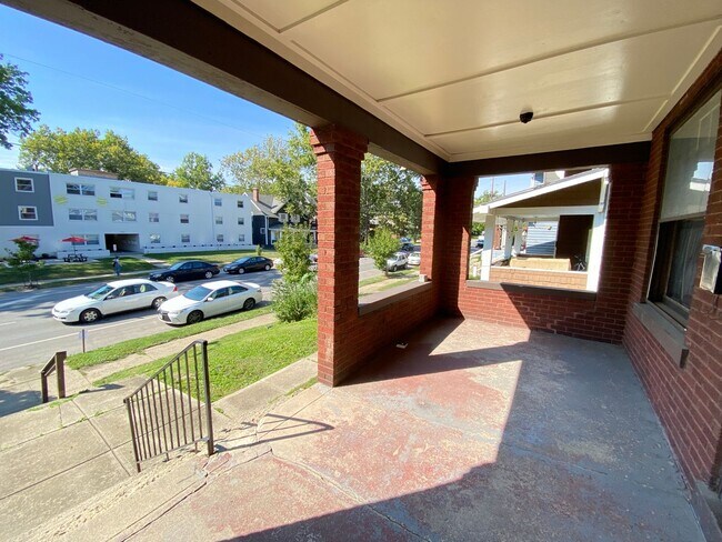 Building Photo - 1948 Summit St