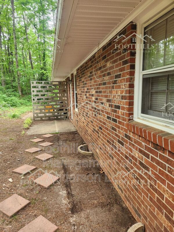 Building Photo - 413 Spring Park Dr