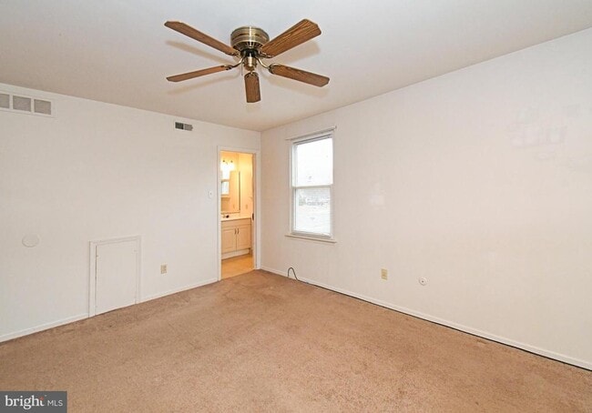 Building Photo - 592 Wrensong Rd