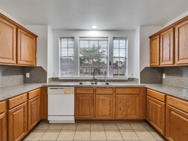 Building Photo - 7211 Canda Ln