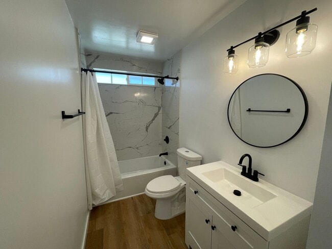 Building Photo - Freshly Remodeled & Full of Charm on Banbury