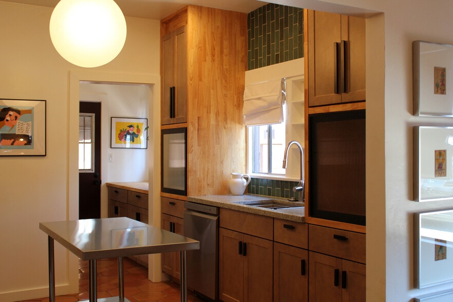 Building Photo - 6147 Springvale Dr