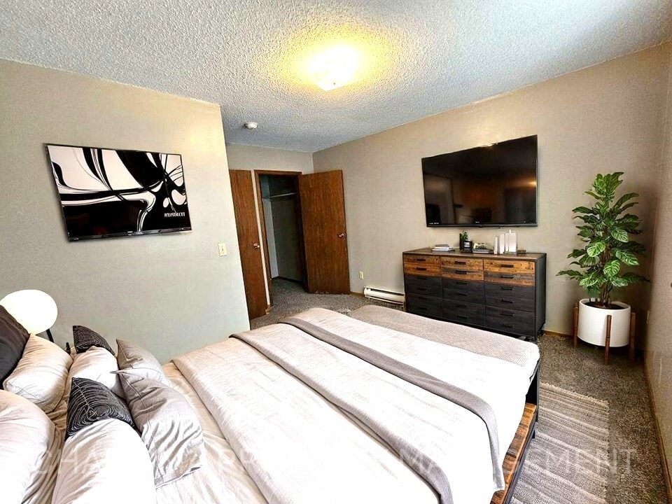 Building Photo - 1005 4th St