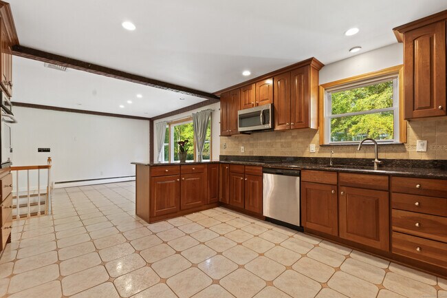 Building Photo - 494 Sawmill Rd
