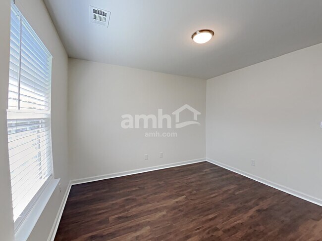 Building Photo - 4204 Birch Dr
