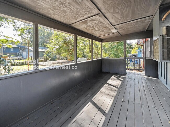 Building Photo - 3032 Summit Ridge Dr