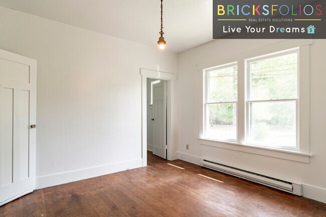 Building Photo - Nestled in the heart of a warm and welcomi...