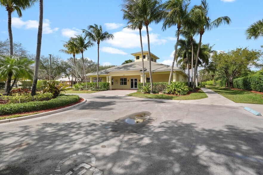 Building Photo - 6791 Lantern Key Dr