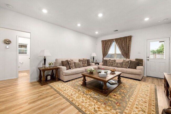 Building Photo - 26611 Daylily Grove St