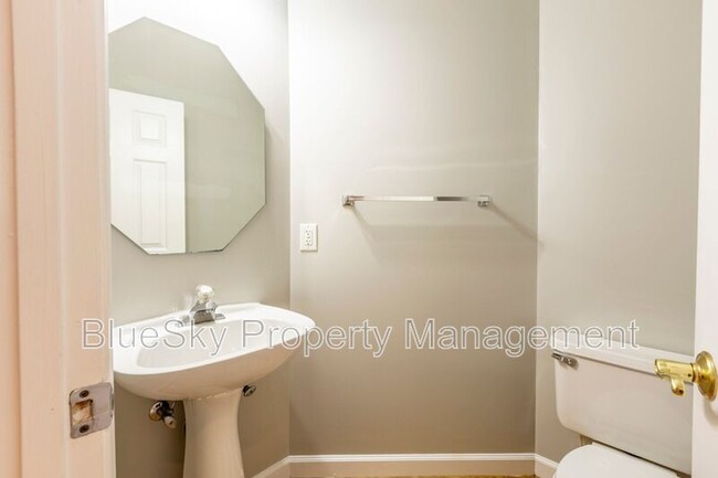 Building Photo - 2304 Ravenswood Ct