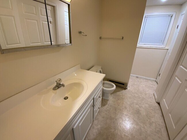Building Photo - 207-207 Briarcrest Ct
