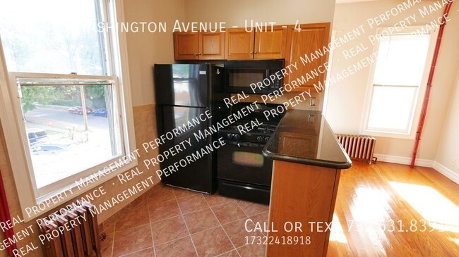 Building Photo - 2nd Floor Huge 1 BR 1 BA in Historic Old B...