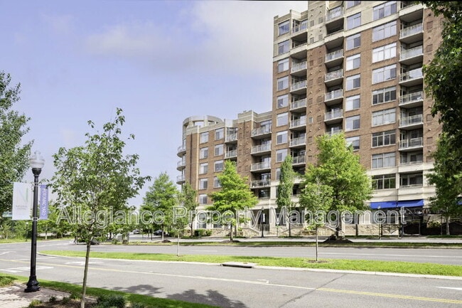 Building Photo - 3600 S Glebe Rd