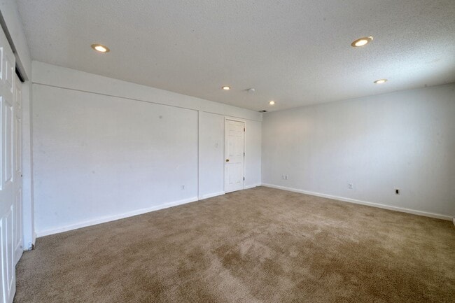 Building Photo - 4162 Whitehall Dr