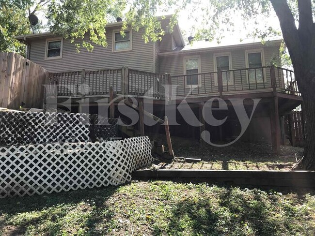 Building Photo - 5813 NW Aspen Ln