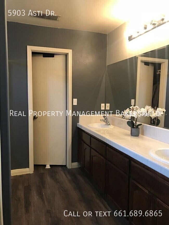 Building Photo - 5903 Asti Dr