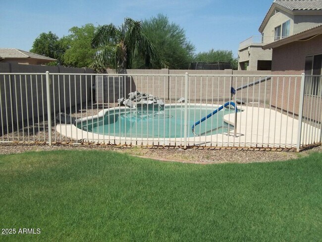 Building Photo - 2037 E Riviera Dr