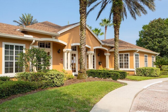 Building Photo - 550 Florida Club Blvd