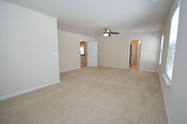 Building Photo - 904 Cozy Oak Ave