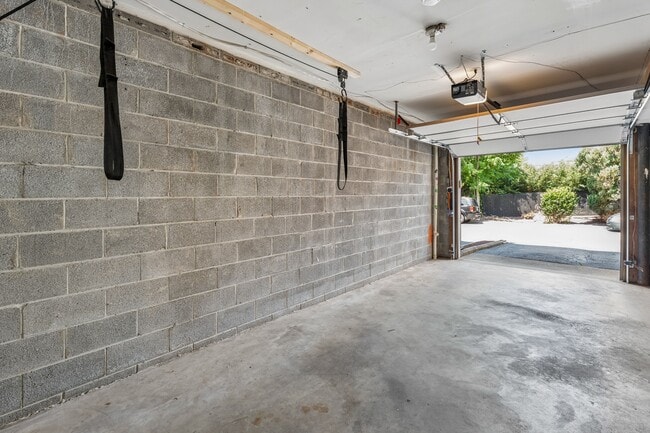 Building Photo - 112 Mill St