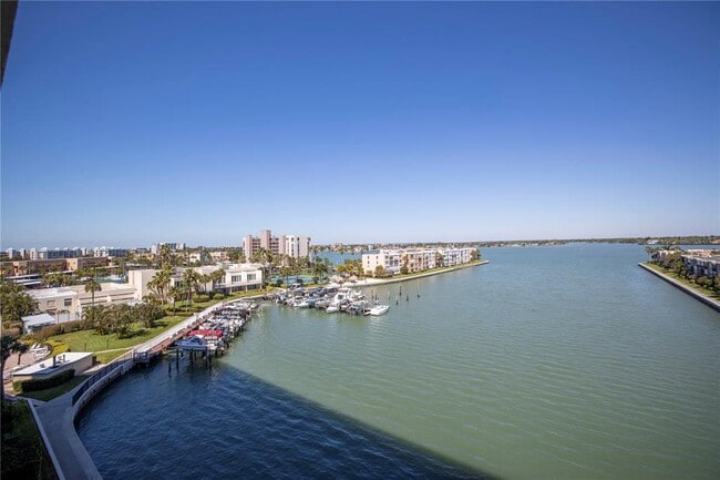 Building Photo - 7300 Sun Island Dr S