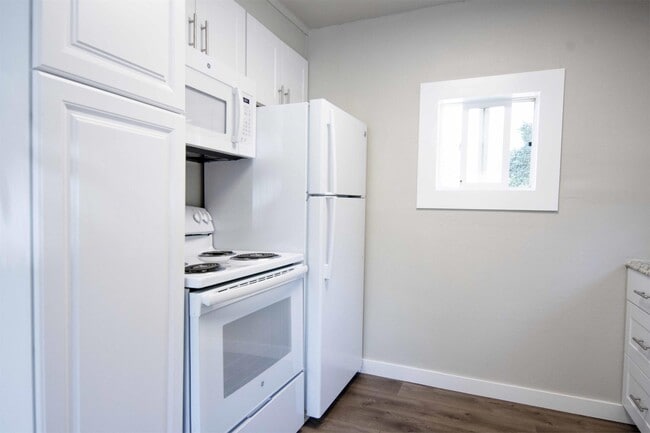 Building Photo - 5 Wallace St