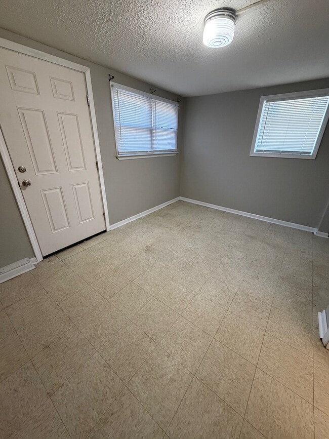 Building Photo - 1428 Grandview Dr