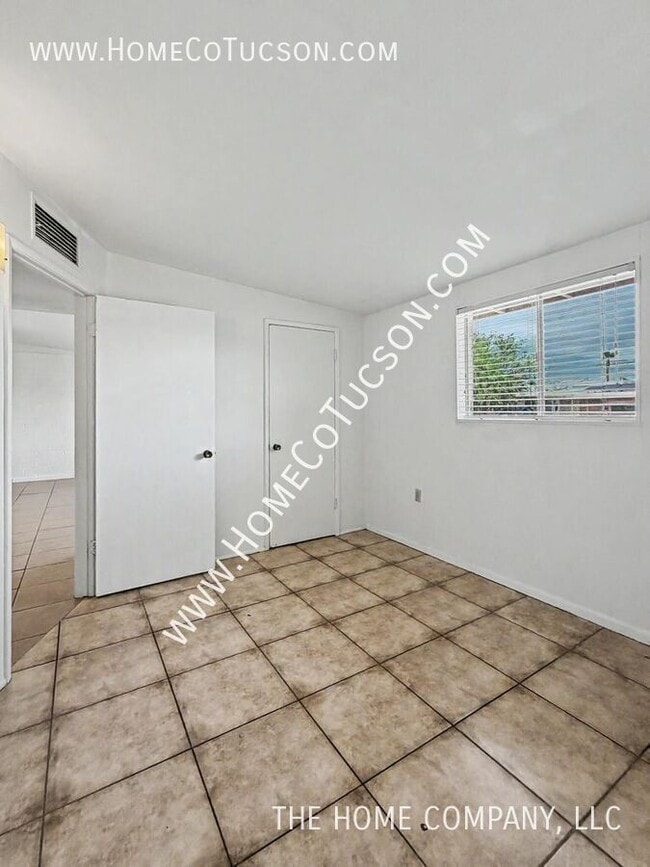 Building Photo - 4938 S Highland Dr