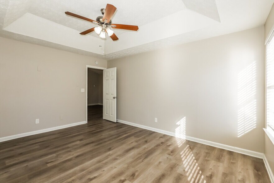 Building Photo - 939 Maple Leaf Ridge