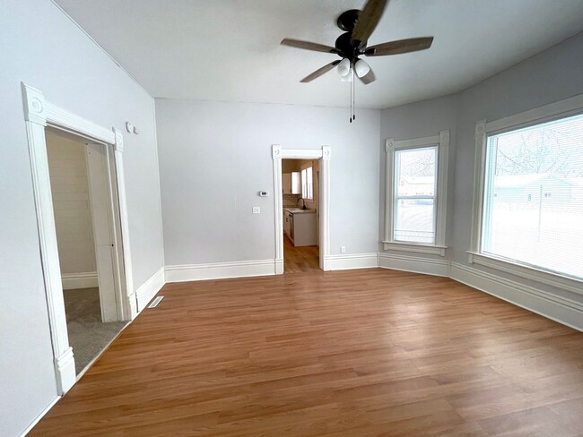 Building Photo - Large home on corner lot in great north si...