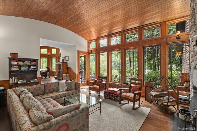 Building Photo - 15 N Lake Cir