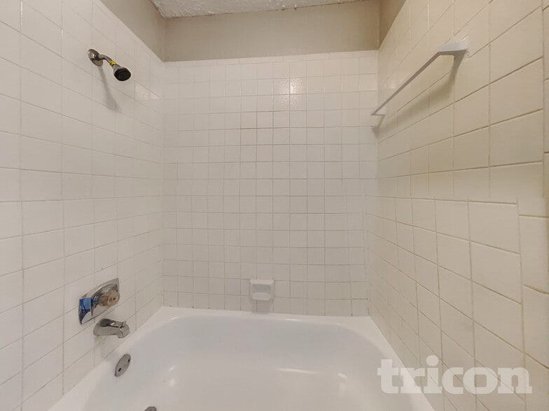 Building Photo - 13307 Venice Cir